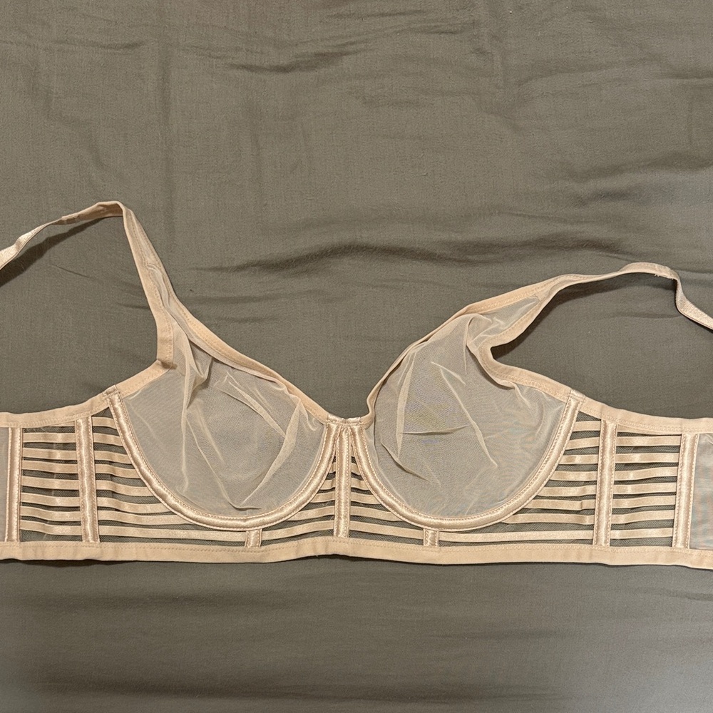 Victoria's Secret Cream Bra and Panty Set - Picture 5 of 5